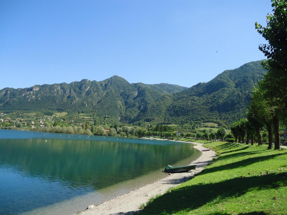 Casa Carla, bis 4 Personen, Garten, Balkon mit Blick auf den See und die Berge Crone Exterior foto
