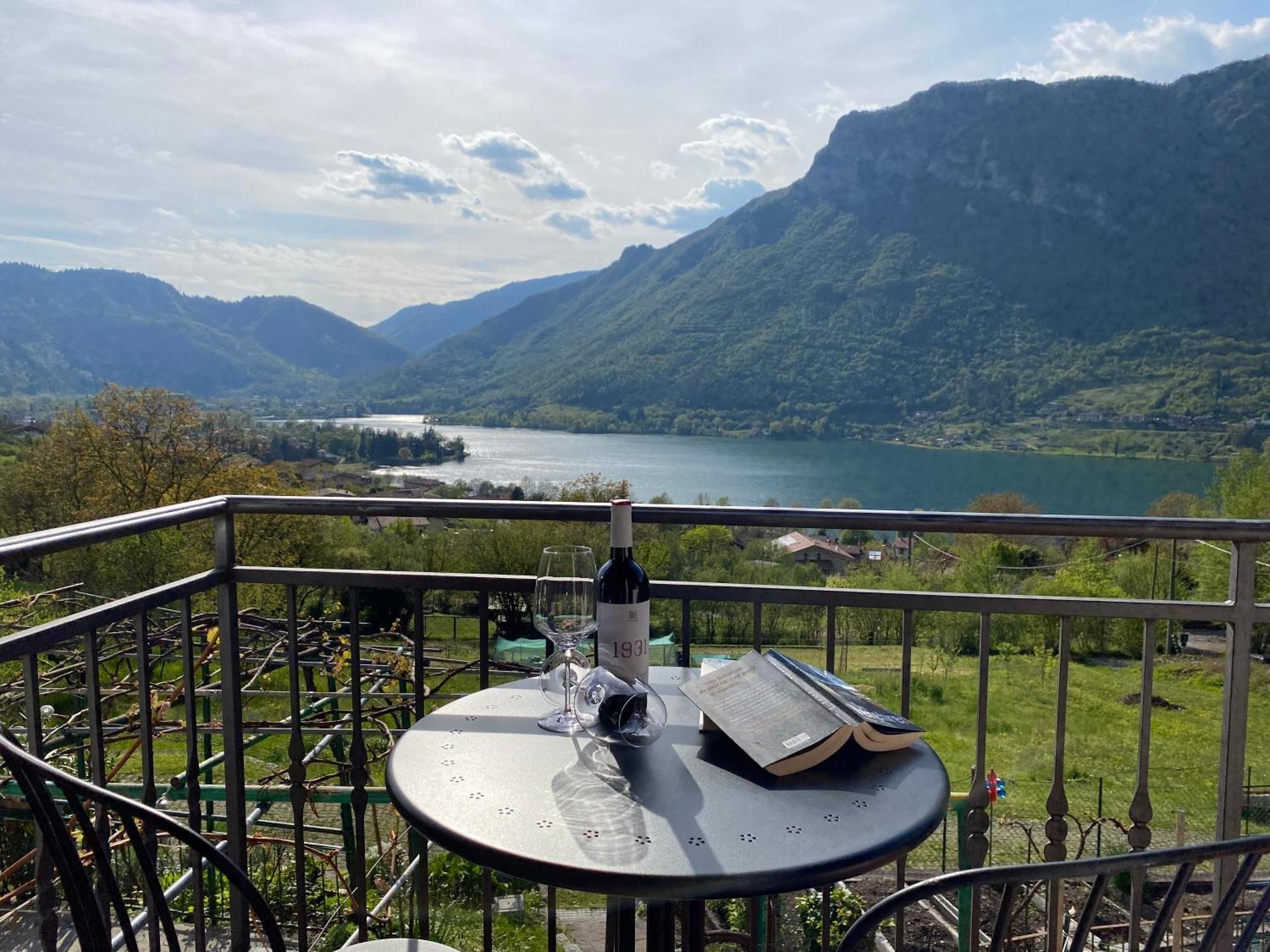 Casa Carla, bis 4 Personen, Garten, Balkon mit Blick auf den See und die Berge Crone Exterior foto