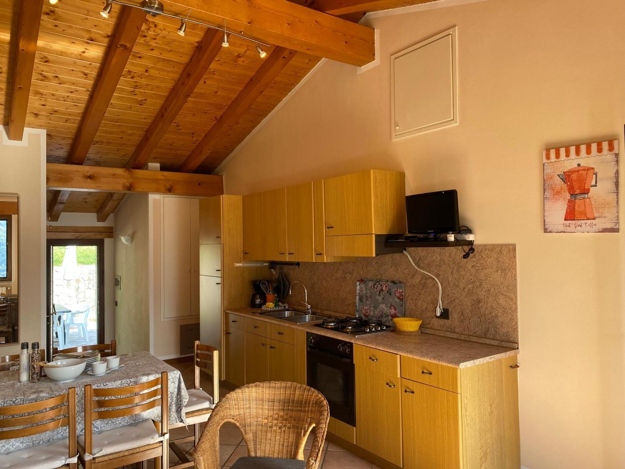 Casa Carla, bis 4 Personen, Garten, Balkon mit Blick auf den See und die Berge Crone Exterior foto