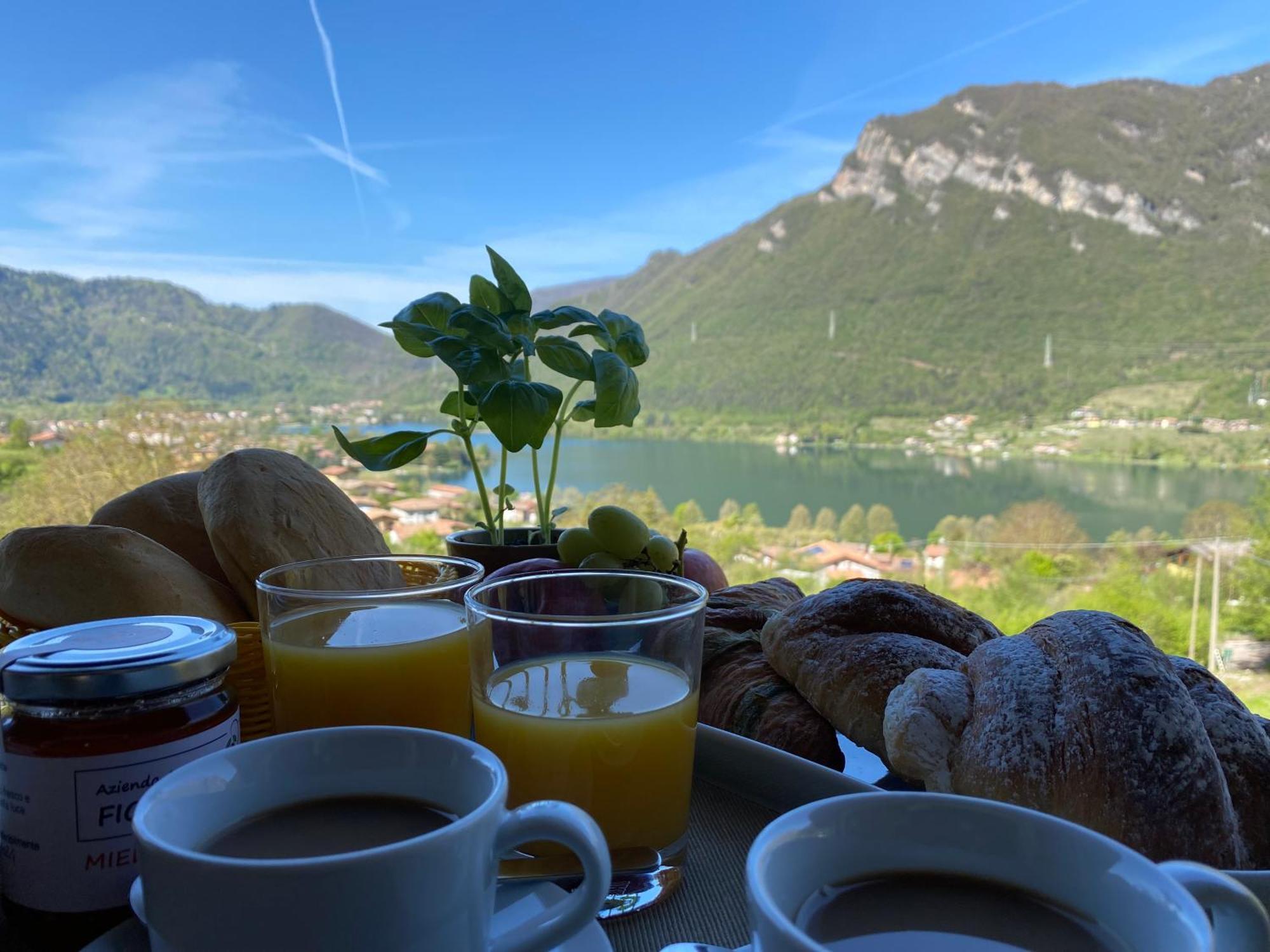 Casa Carla, bis 4 Personen, Garten, Balkon mit Blick auf den See und die Berge Crone Exterior foto